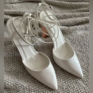 NWOT Boohoo White Heels